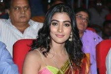 Oka-Laila-Actress-Pooja-Hegde-HOT-Pics
